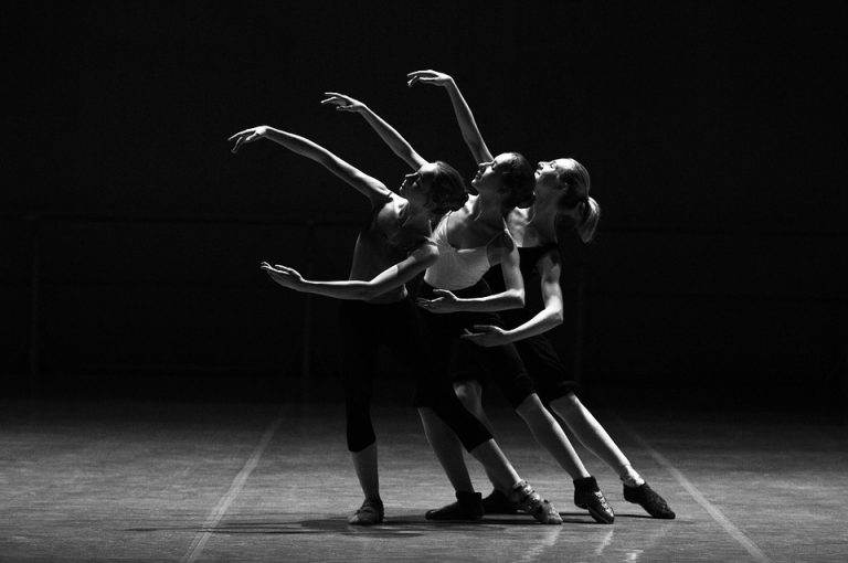 Evita una noche aburrida contratando bailarines profesionales