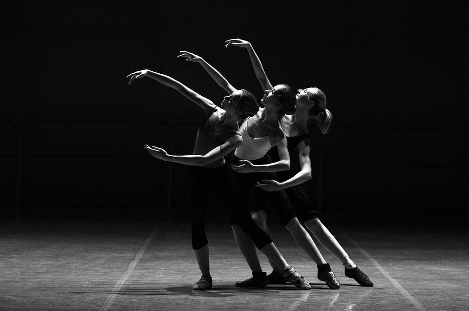 Evita una noche aburrida contratando bailarines profesionales